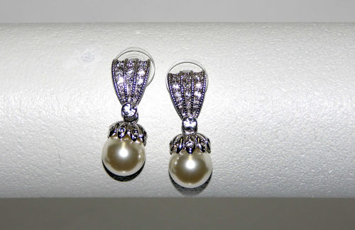 Platin Ohrringe mit Perle und Kristallen
